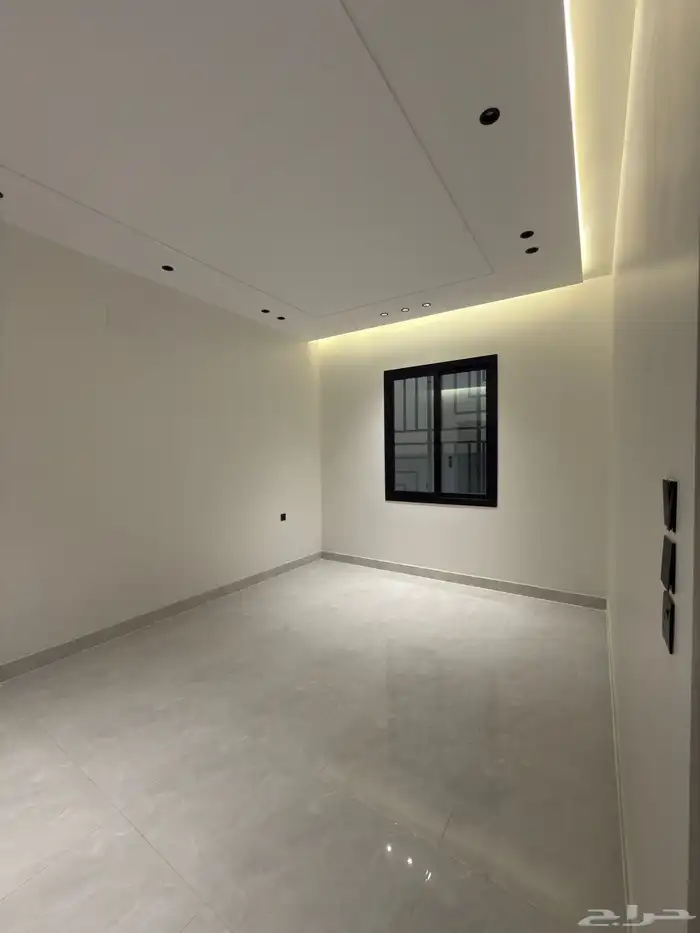 للبيع دور أرضي بتصميم روف 6 غرف خلف أسواق العثيم بالمحالة 27