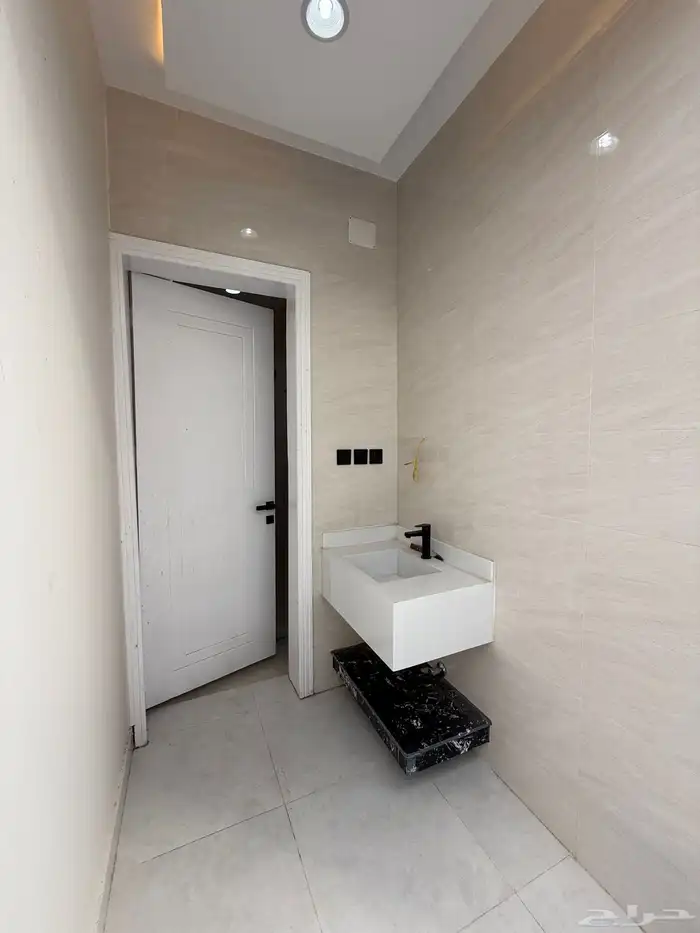 للبيع شقق ارضيه ببايكة سيارة شقق علويه بملحق ابها حي الزهور 38