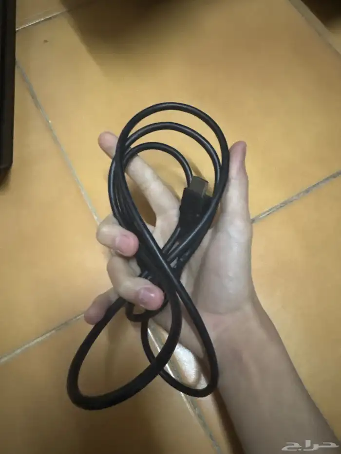 بلاستيشن 4 سلم في حاله كويس السوم 300والحد 450 بدون يد 4