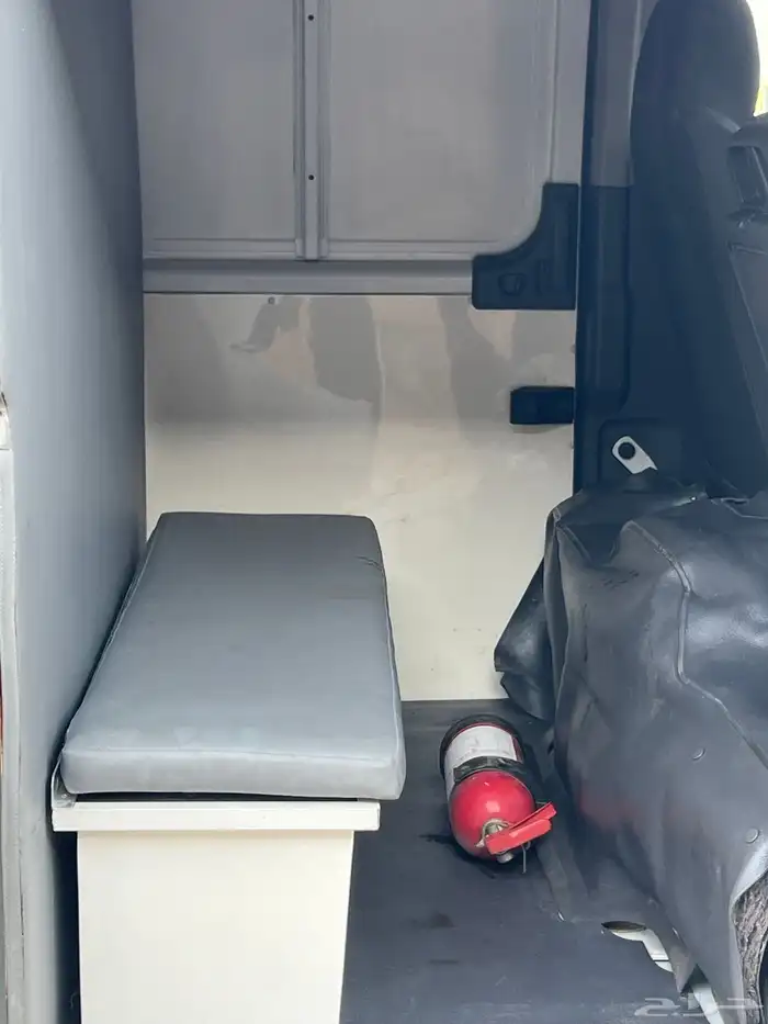 باص نيسان ثلاجه عداد 33 ألف فقط 12