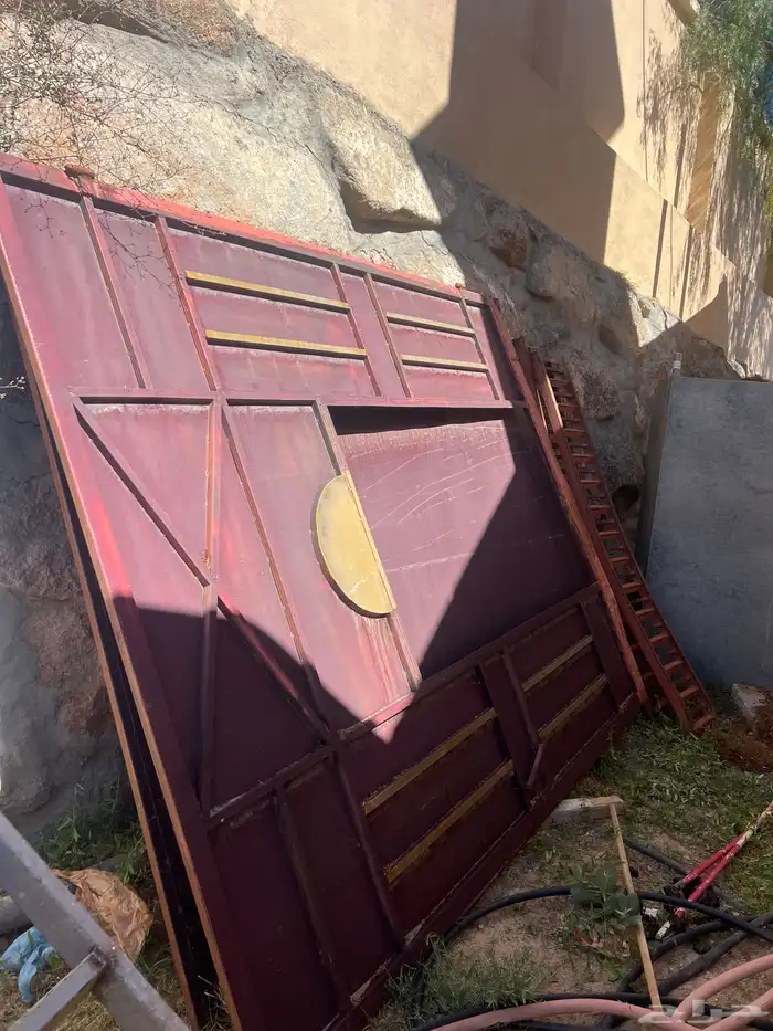 يوجد بوابتين حديد قديم كفو للبيع 1