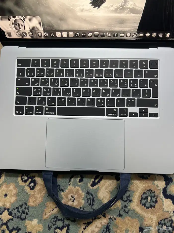 ماك بوك .15.3 بوصة 4