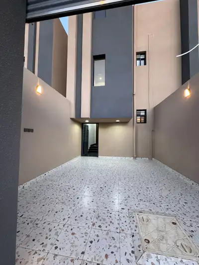 للبيع روف علوى مع ملحق بمدخل سياره مساحه كبيره بالخميس index