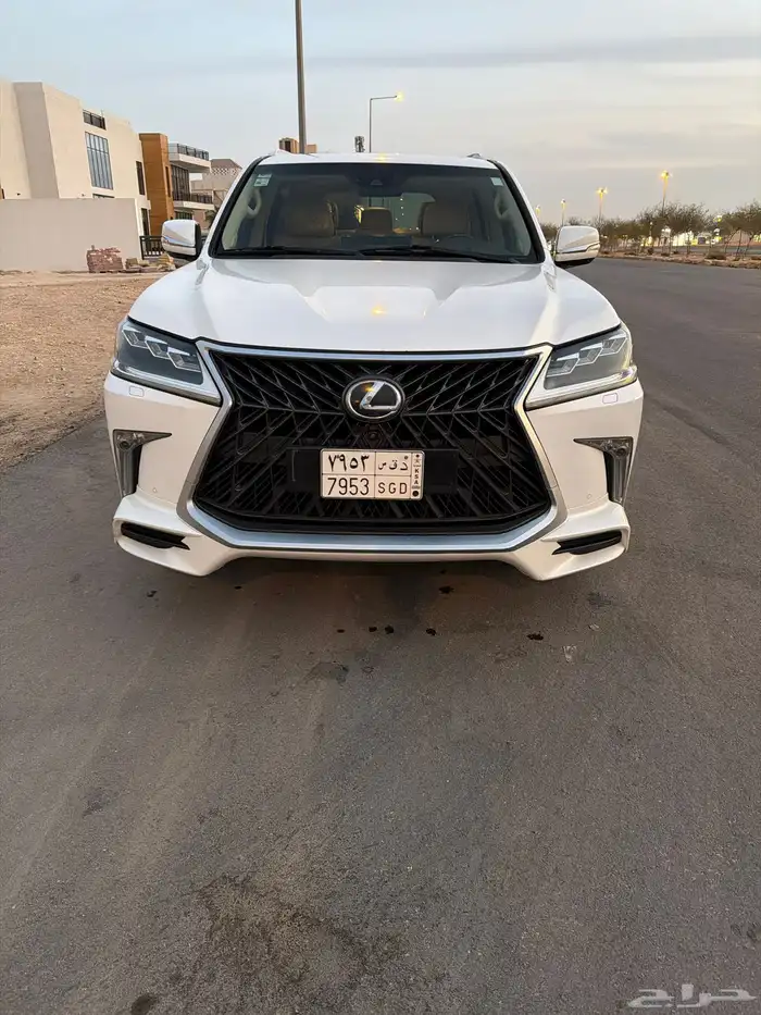 لكزس LX570 2016 2