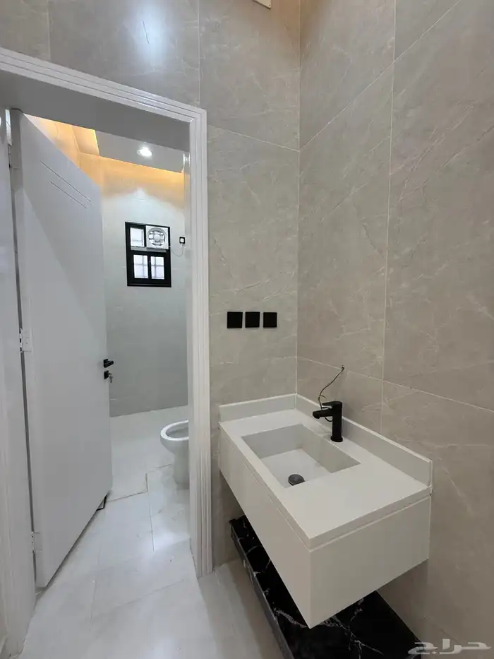 للبيع شقق ارضيه ببايكة سيارة شقق علويه بملحق ابها حي الزهور 31