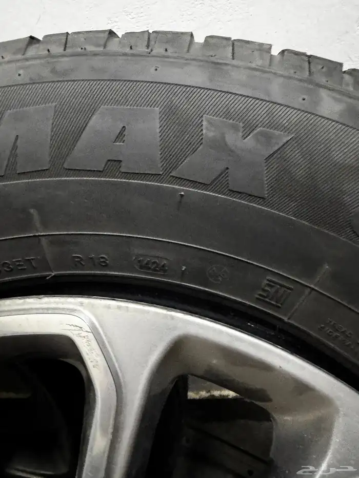 جنوط جراند شيروكي وكالة نظيفة مع الكفرات 3