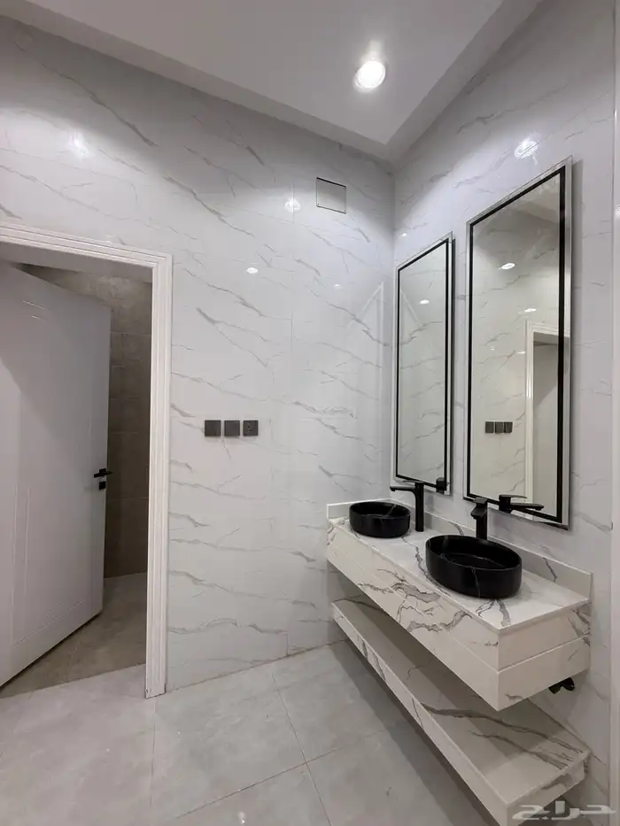 للبيع شقق ارضيه وشقق علويه ف ابها قرطبه مقابل مبني الاذاعه 26