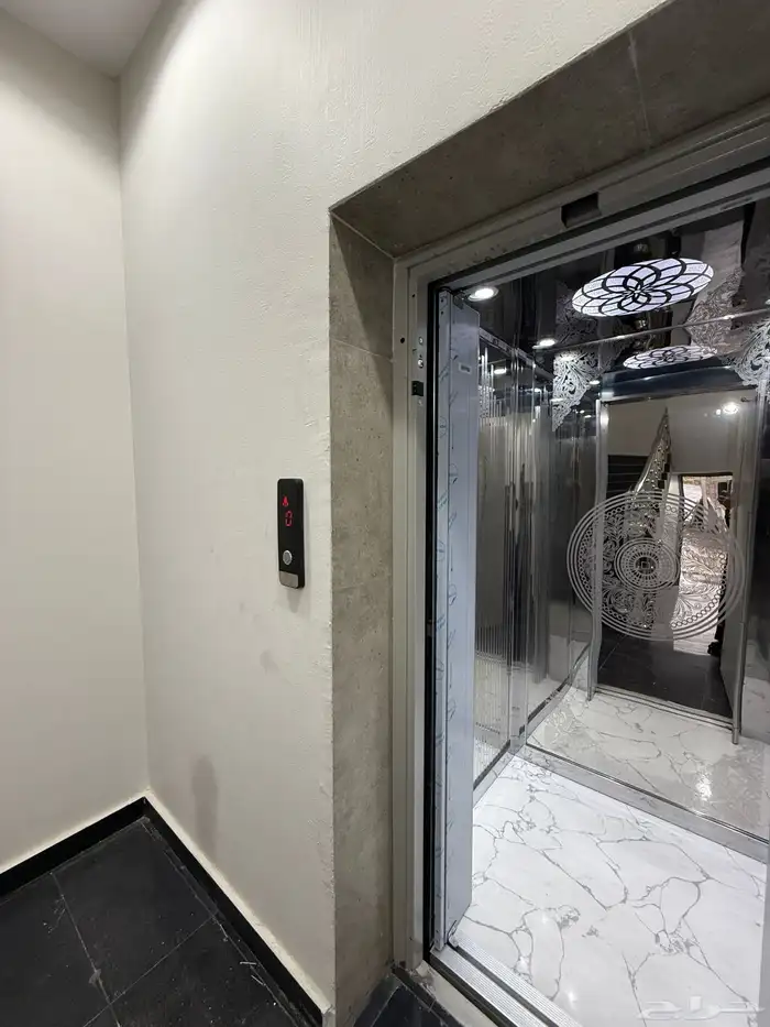 للبيع شقق ارضيه وشقق علويه ف ابها قرطبه مقابل مبني الاذاعه 21