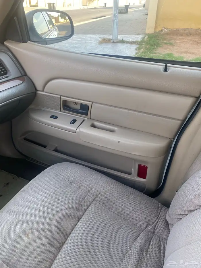 كراون فيكتوريا 2004 44