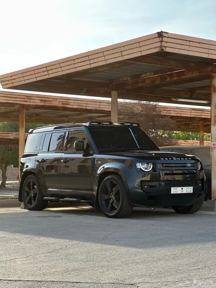 لاندروفر ديفندر P300 110 موديل 2020 أسود كريستال 3