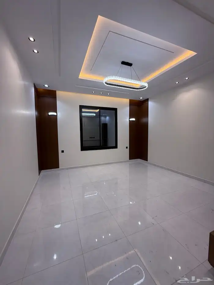 للبيع ارواف علويه بملحق وشقق ارضيه ببايكة سيارة ف حي الراقي 28