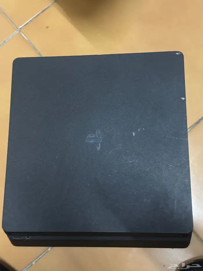 بلاستيشن 4 سلم في حاله كويس السوم 300والحد 450 بدون يد 0