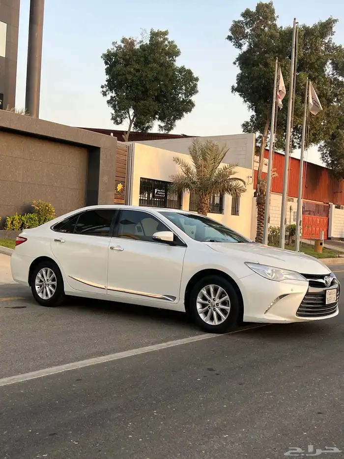 كامري 2017 فل كامل GLX بدي وكاله حتى صدامات وكاله نظيفه جدا 4