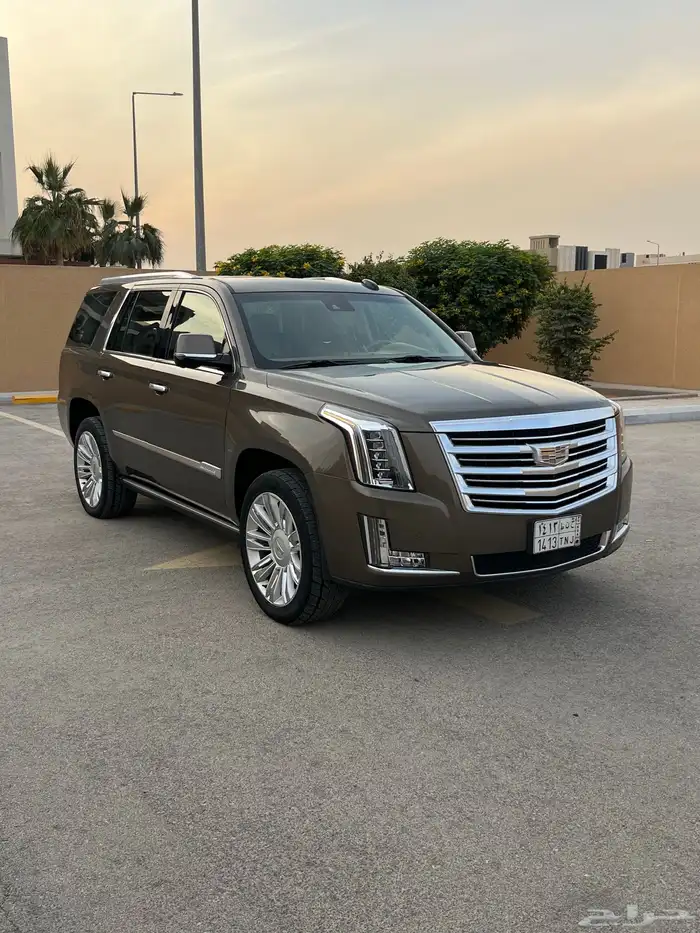 كاديلاك اسكاليد 2015 الدفعة الاخيرة شبه مخزن 0