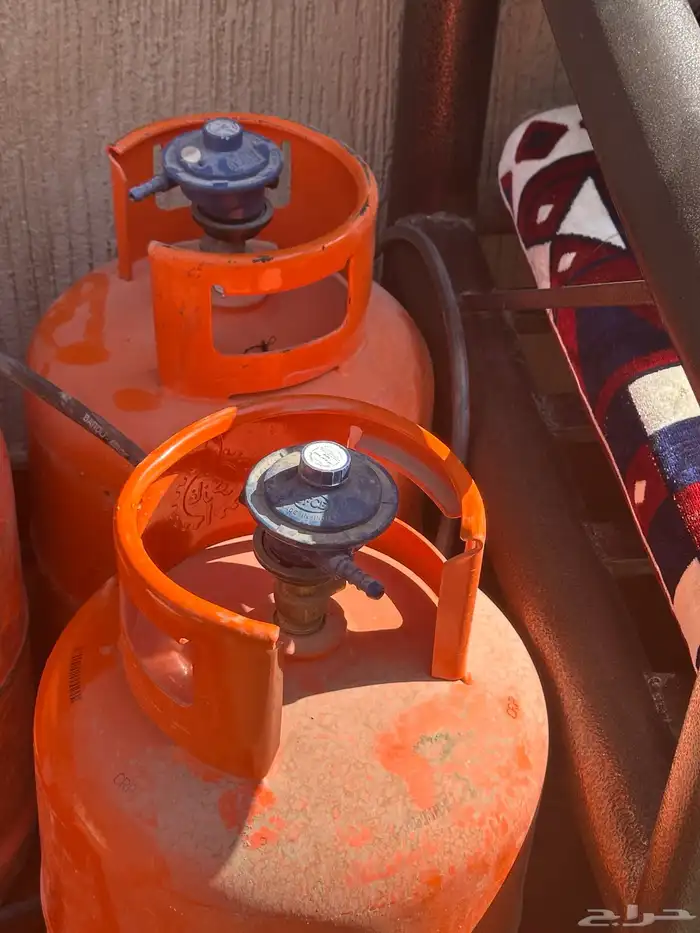 أسطوانة غاز العدد (2) ودلال وأباريق السيف للبيع للصامل 1