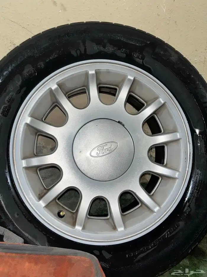 جنط فورد 98-99 اصلي نظيف وشنطة طوارئ 2