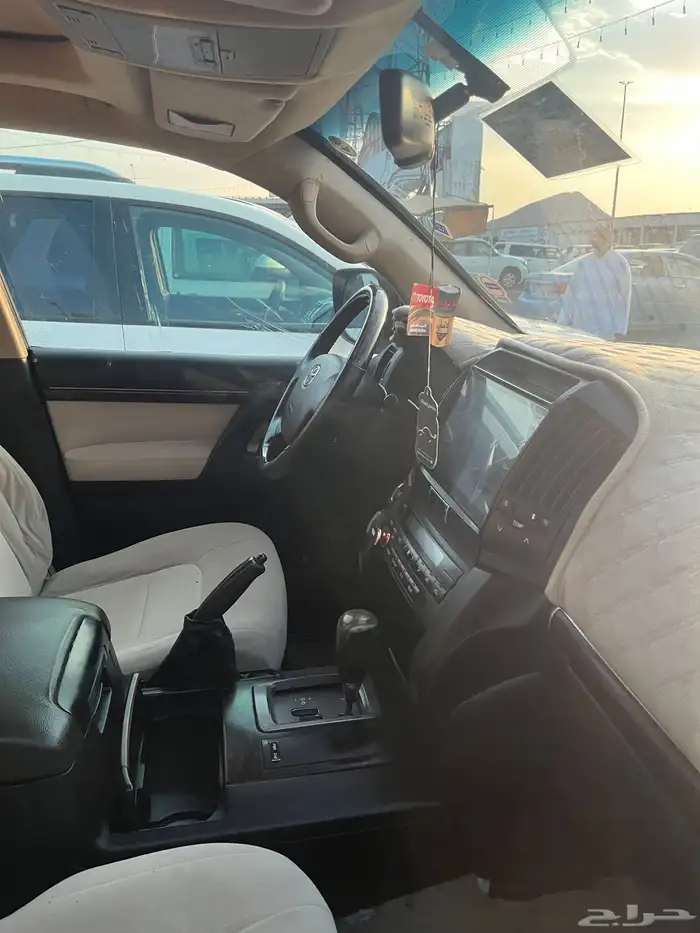 جيب لاندكروزر 2010 5