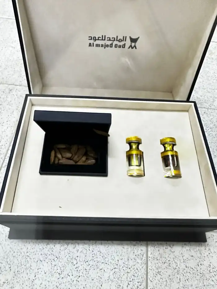 بشوت وهدايا اطقم طيب وعود وسيوف للبيع جملة او تفريد 29