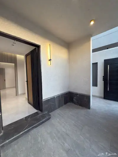 للبيع دور أرضي بتصميم روف 6 غرف خلف أسواق العثيم بالمحالة index