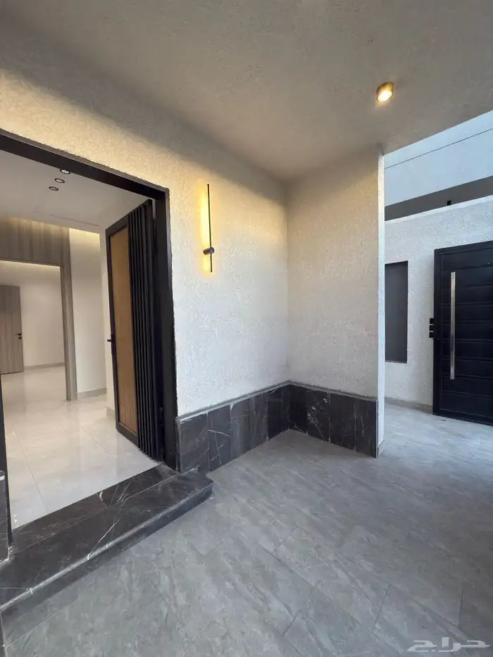 للبيع دور أرضي بتصميم روف 6 غرف خلف أسواق العثيم بالمحالة 1