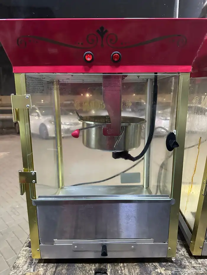 آلة صنع الفشار مع حامل وعجلات 4