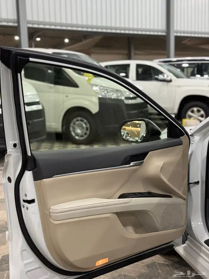 تويوتا كامري 2023 Limited edition V6 عداد 6 الاف فقط 10