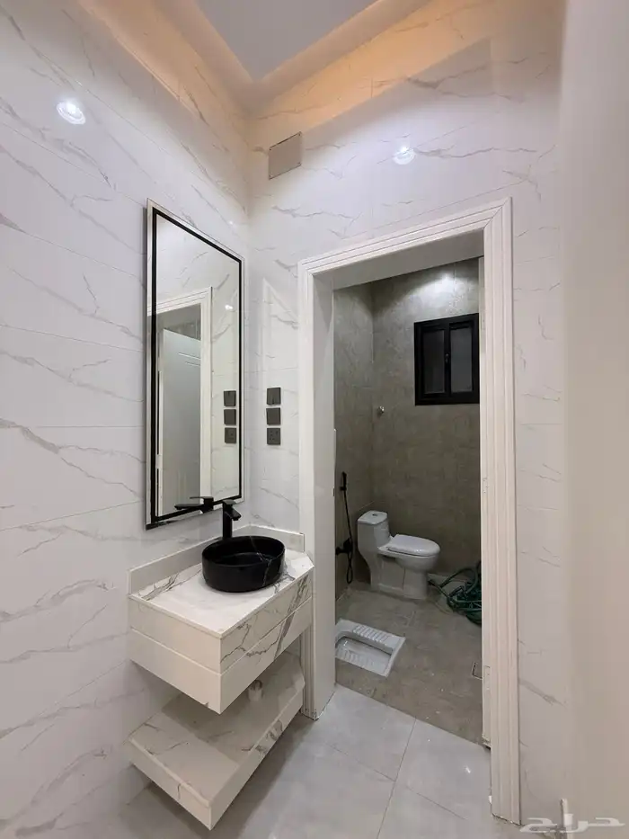 للبيع شقق ارضيه وشقق علويه ف ابها قرطبه مقابل مبني الاذاعه 32