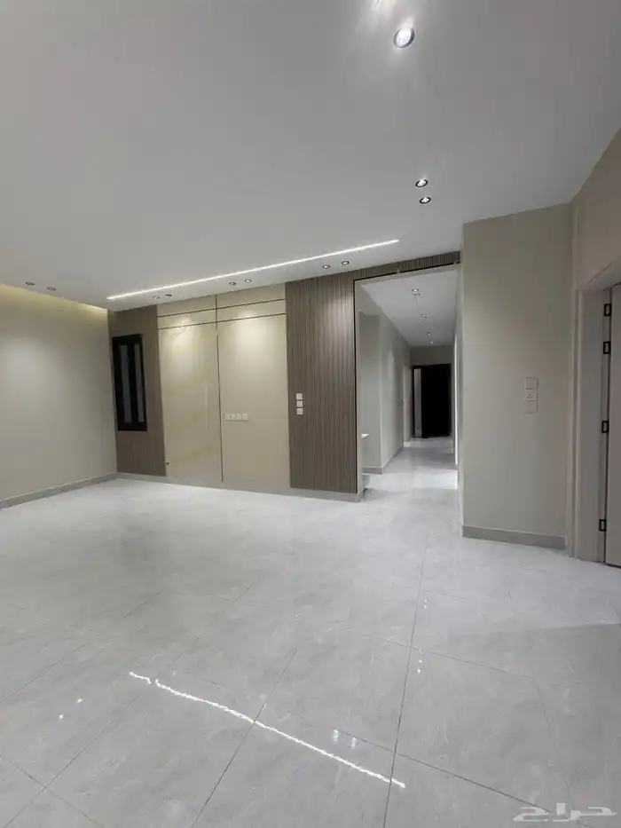 للبيع دور ثانى مع سطح مدخل مستقل مصعد مستقل من 600 الف ابها 24