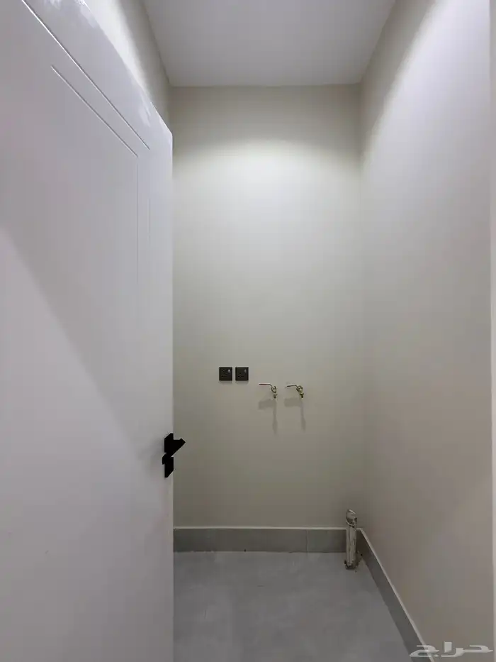 للبيع شقق ارضيه وشقق علويه ف ابها قرطبه مقابل مبني الاذاعه 28