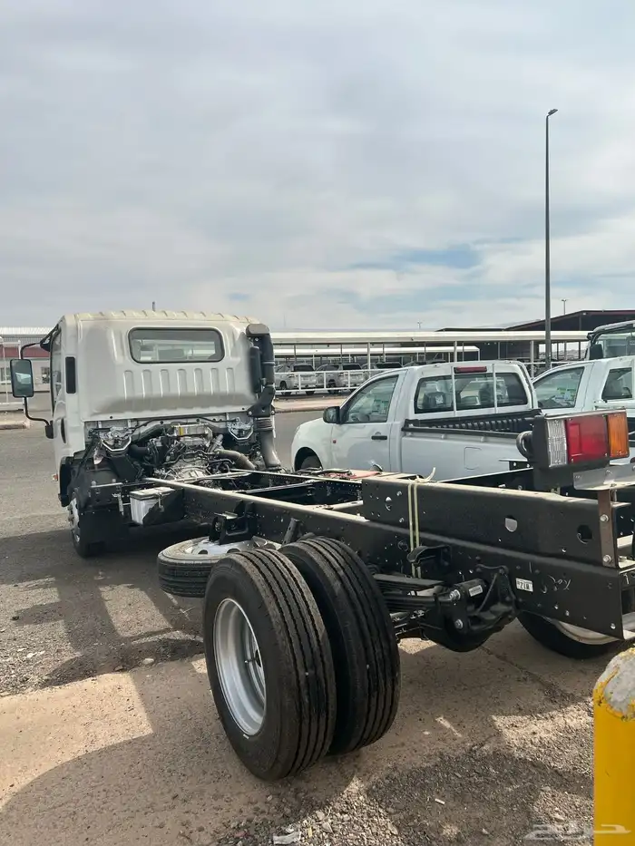 ايسوزوز ديانا 6 طن شاص 6.10 موديل 25 2