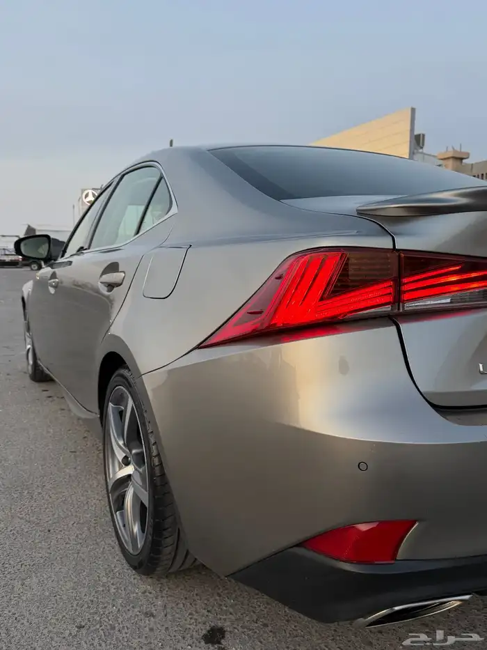 لكزس is350 2017 10