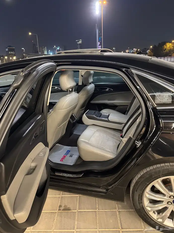 فورد تورس 2022 اسود 7