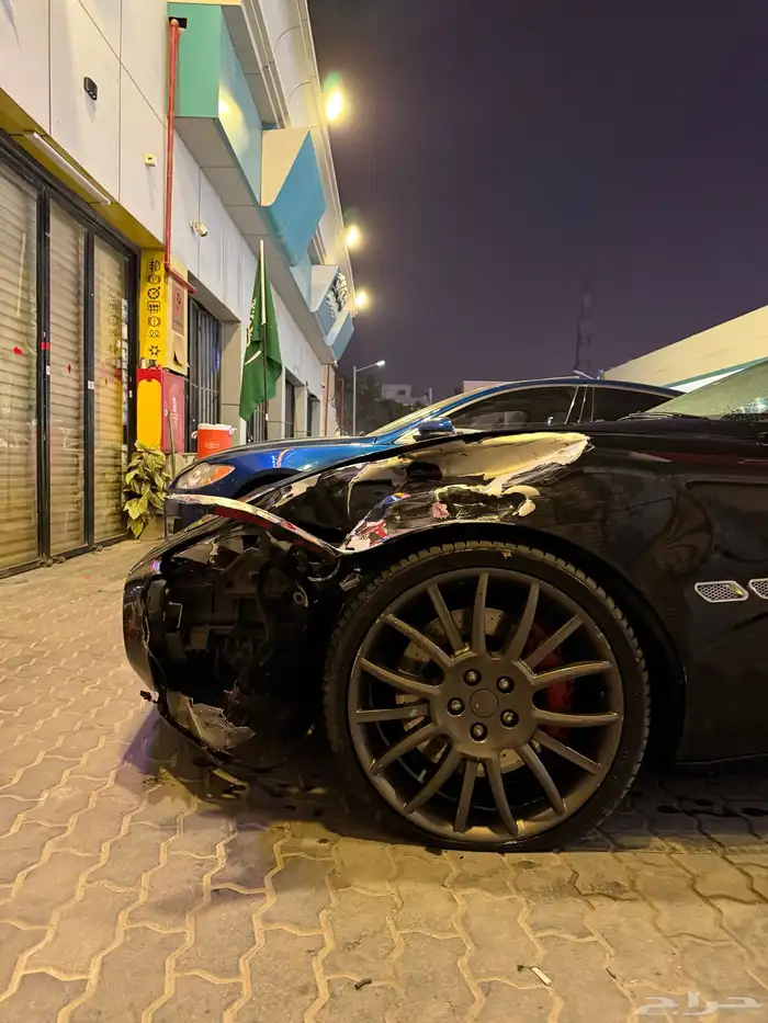 مازراتي جراند توريزمور اس 4.7 2012 المكينة الحمراء مصدومة 10