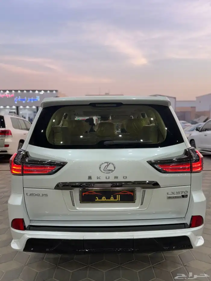 لكزس - 2019 - LX570 - بلاك اديشن 8