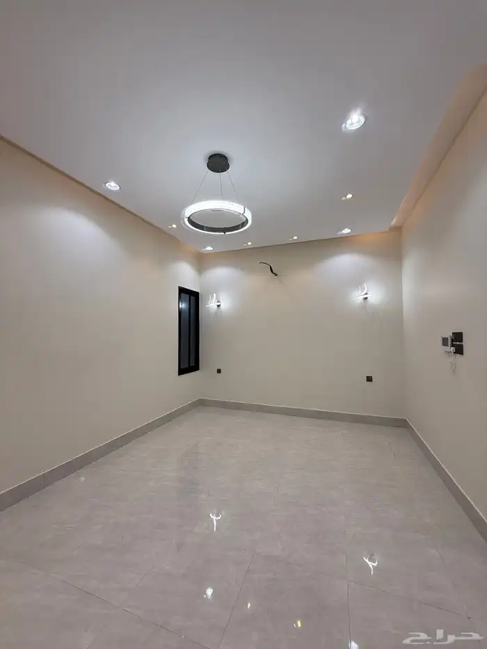 للبيع شقق ارضيه وشقق علويه ف ابها قرطبه مقابل مبني الاذاعه 30