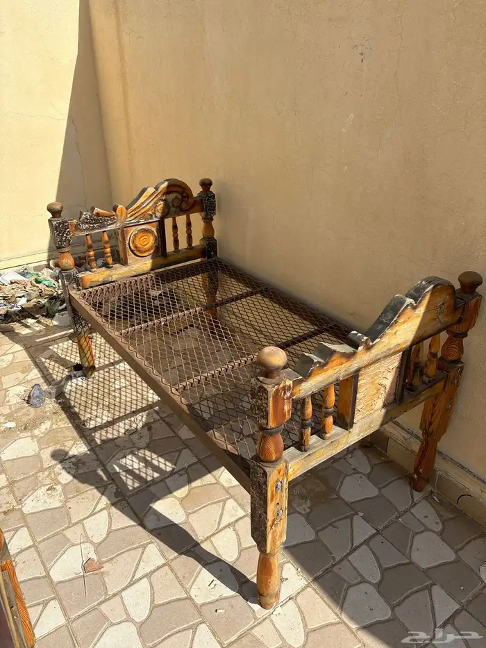 كراسي حديد و خشب للبيع قابل التفاوض 0