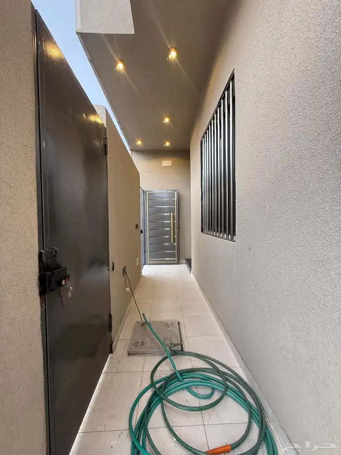 للبيع شقق ارضيه وشقق علويه ف ابها قرطبه مقابل مبني الاذاعه 3