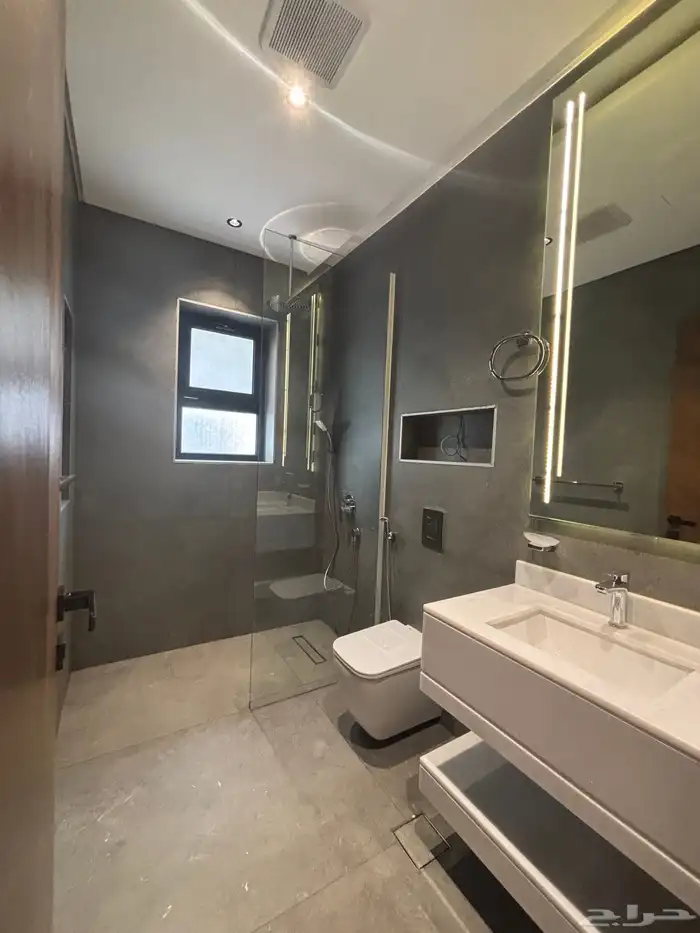 للإيجار شقة فاخرة في ارقى احياء جدة 11