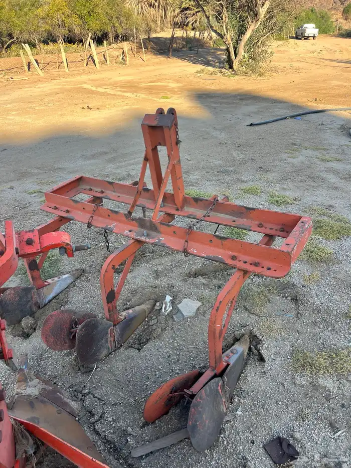 صاروخ و خطاط ثلاث خطوط 8