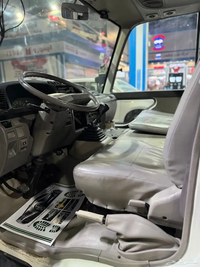 باص كوستر موديل 2009 بنزين 26 مقعد 4