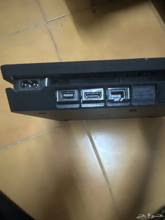 بلاستيشن 4 سلم في حاله كويس السوم 300والحد 450 بدون يد 1