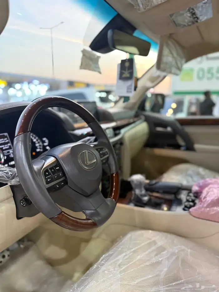 لكزس - 2019 - LX570 - فل كامل - بلاك اديشن 13