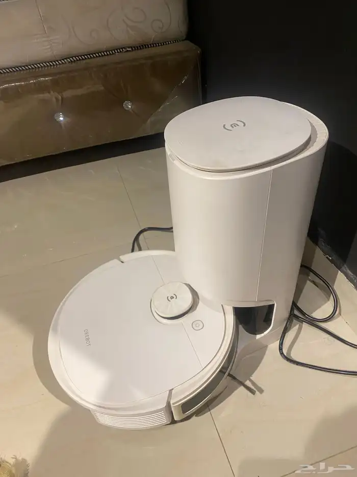 روبوت مكنسة وممسحة مع محطة تفريغ بحالة جيدة  جاهز للاستخدام 1