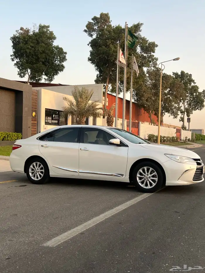 كامري 2017 فل كامل GLX بدي وكاله حتى صدامات وكاله نظيفه جدا 5