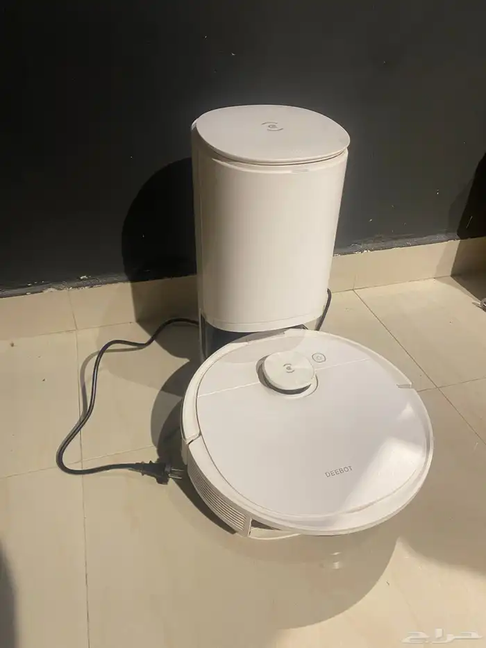 روبوت مكنسة وممسحة مع محطة تفريغ بحالة جيدة  جاهز للاستخدام 3