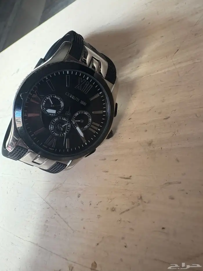 ساعة ماركة اللون اسود 1