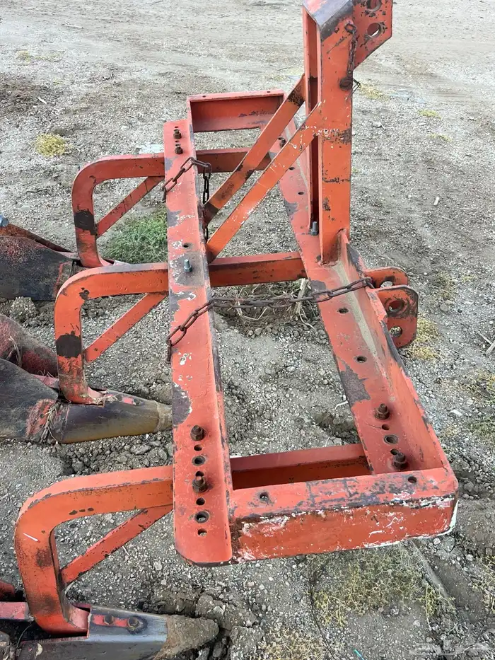 صاروخ و خطاط ثلاث خطوط 1