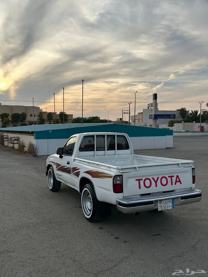 هيلوكس 2004 للبيع 6