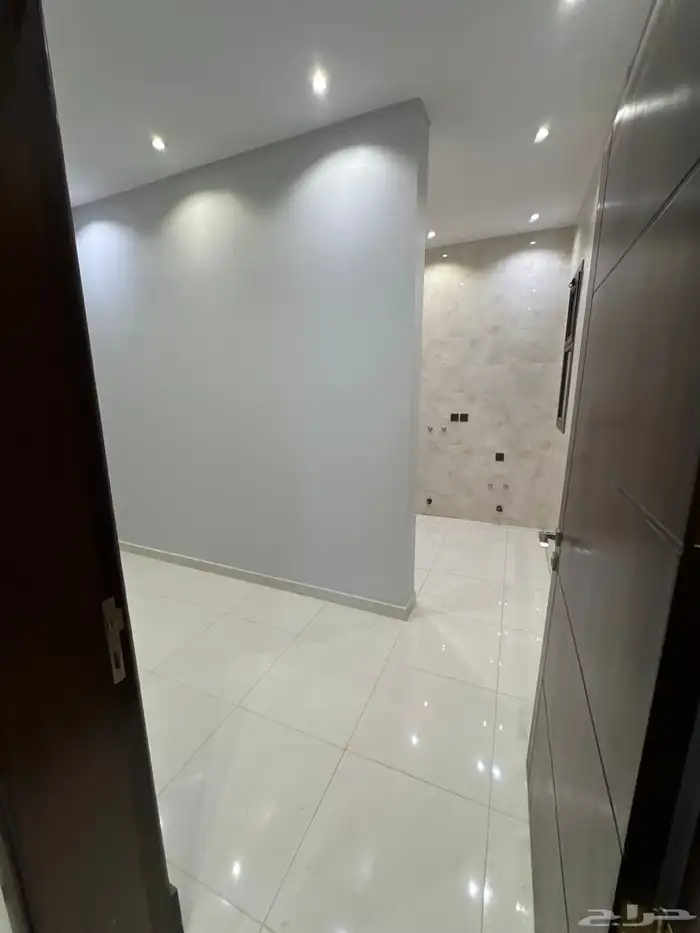 للبيع فيلا مودرن دورين وملحق بحي راقي واصل جميع الخدمات 39