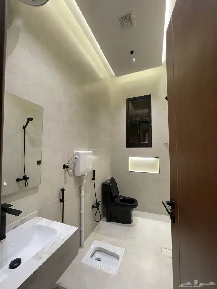 للبيع شقه روف علوي المحاله 20